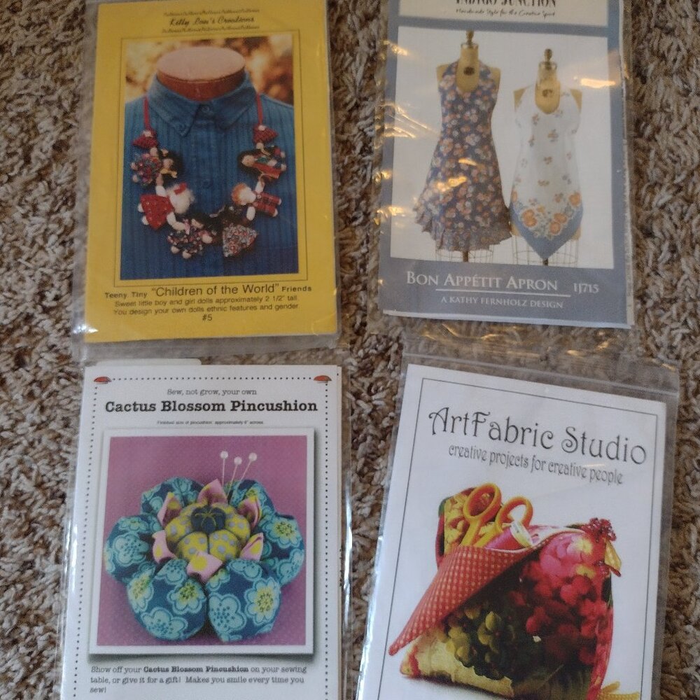 Lot of 4 fabric project kits and designs